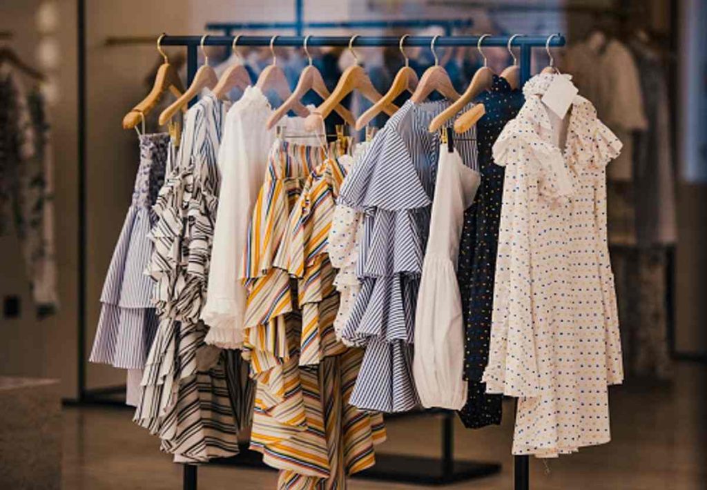 WHICH ARE POPULAR STORES LIKE FASHION NOVA?