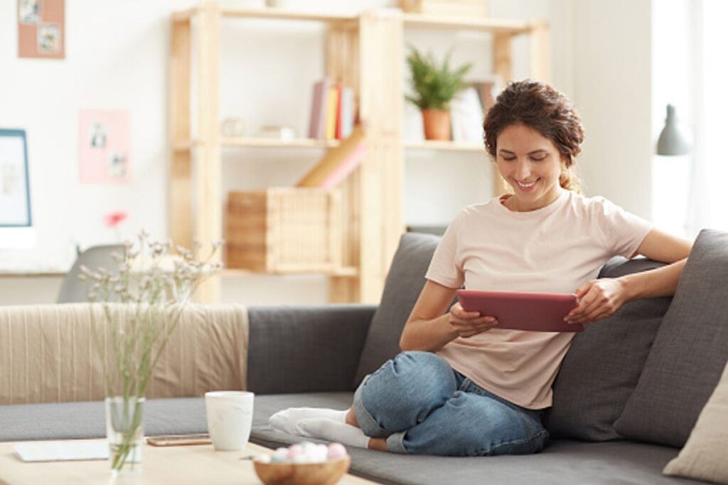 Watch Movies Online and Bring the Stars to Your Home