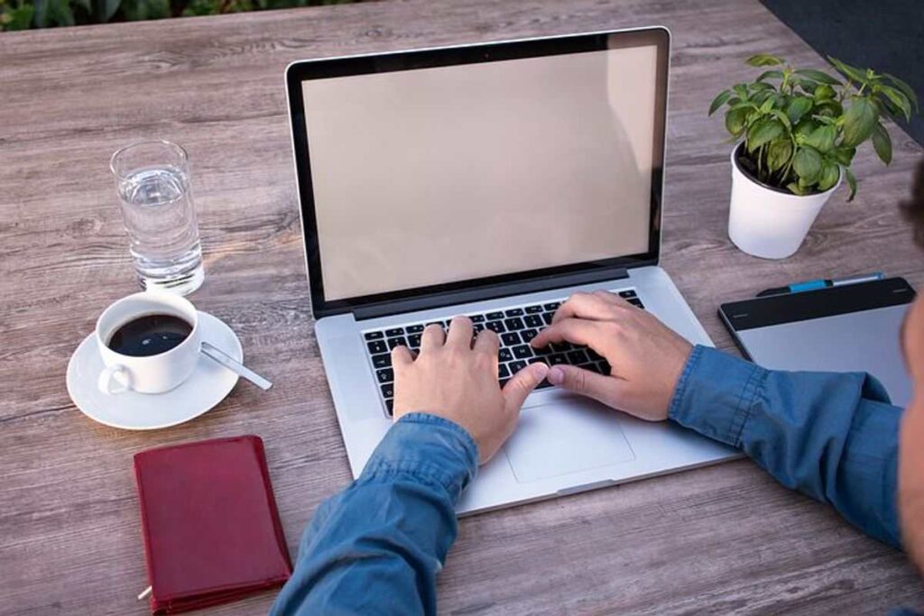 Steps to Start Your Own Business – What Does it Take to Make a Solid Business Presence On the web?