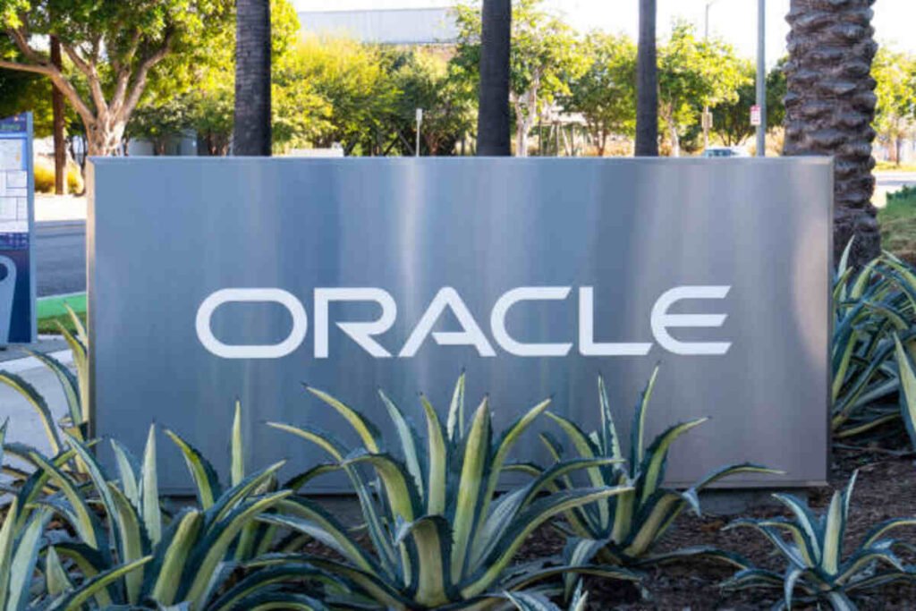 An Oracle Tutorial For Learners and Professionals