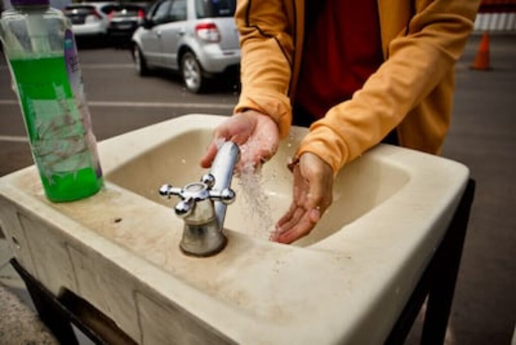 Why Should You Buy an Automatic Soap Dispenser?