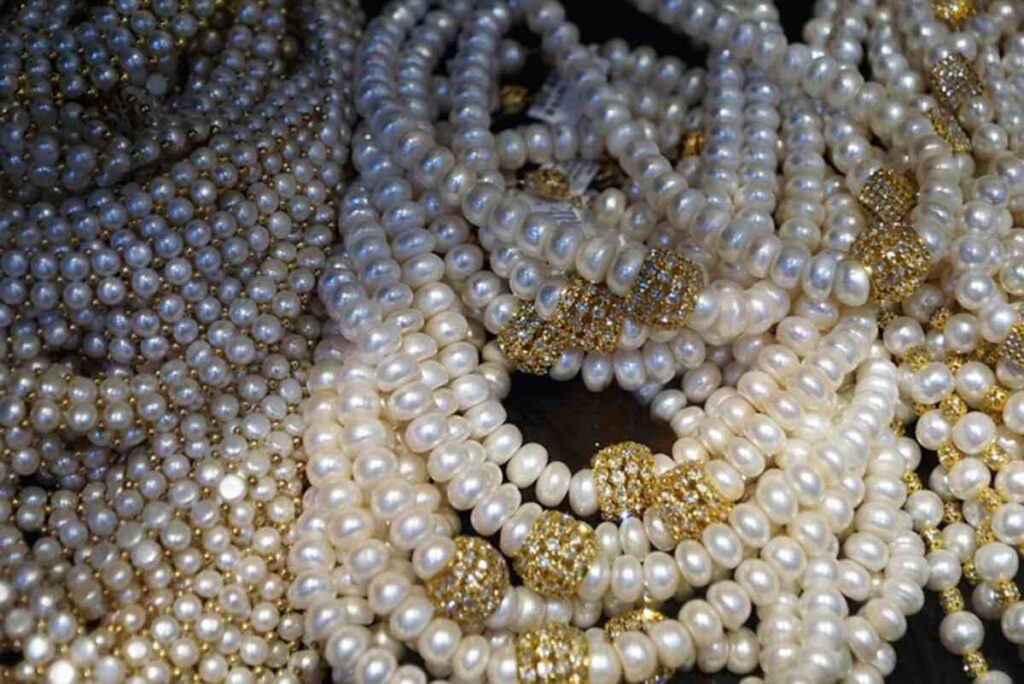 What Colour Jewellery is Trending?