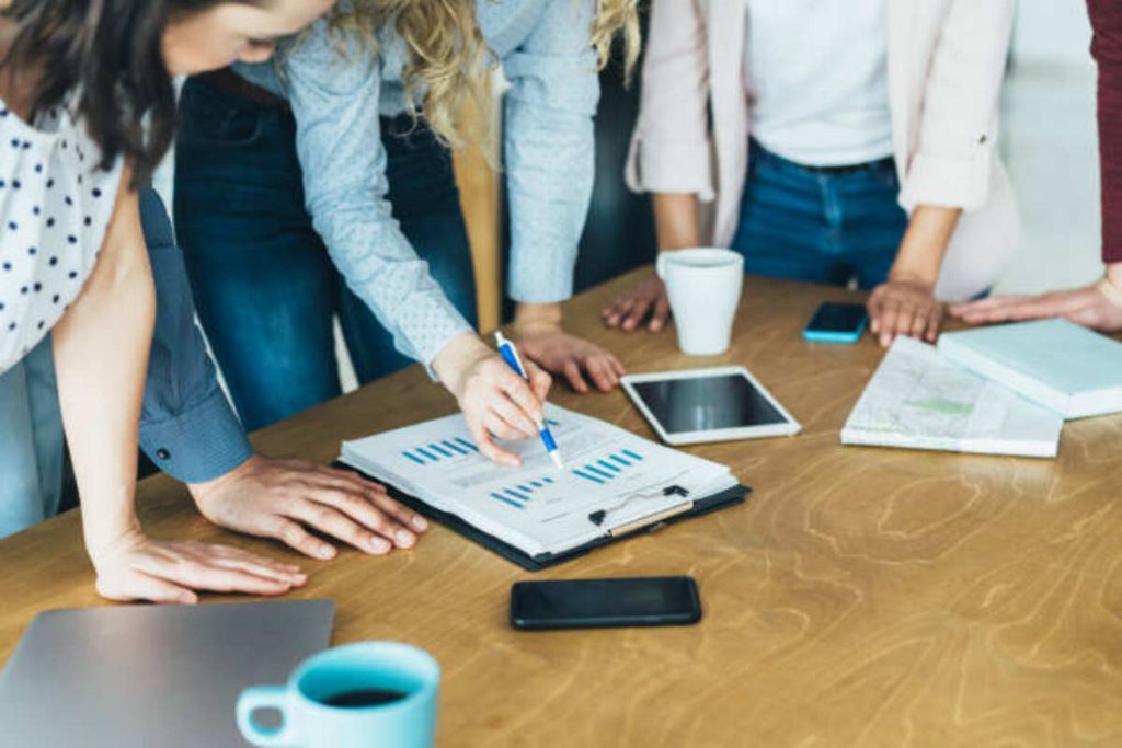 Understanding and Harnessing Feedback in the Phygital Marketing Landscape