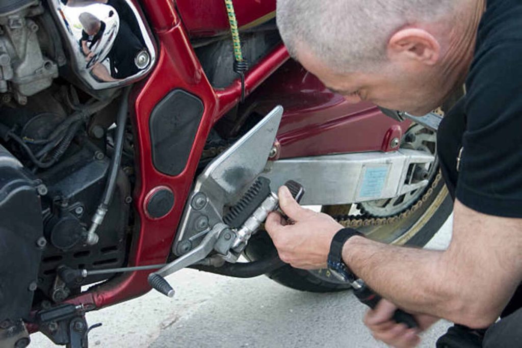 How to Install a Speedometer For Dirt Bikes
