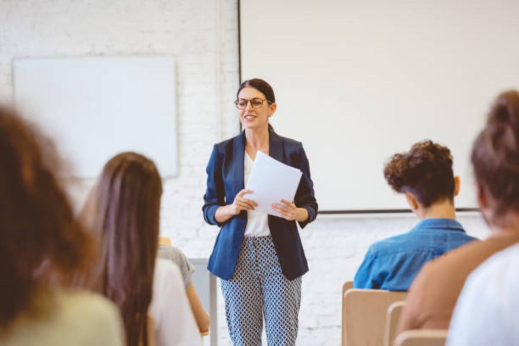 Mastering Public Speaking Online: Your Path to Confident Communication